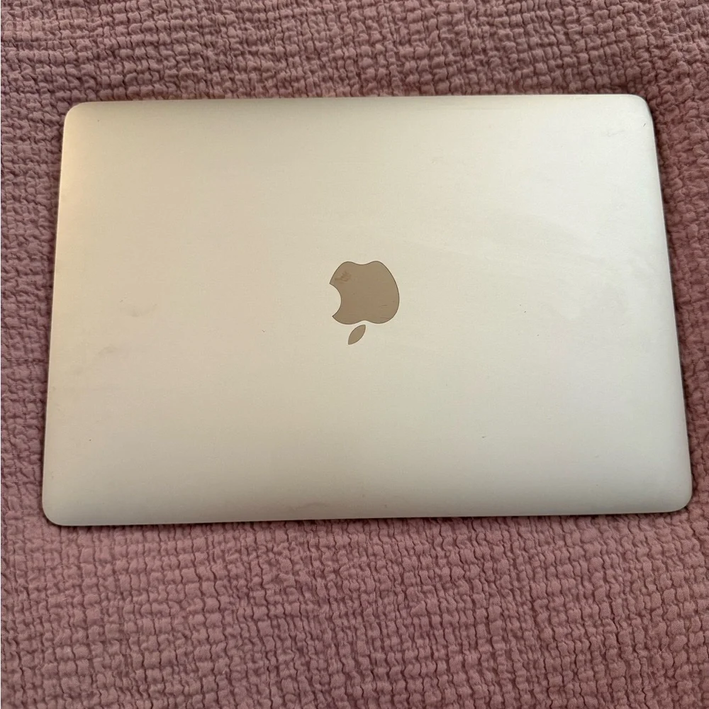 Apple Mac book old but still works